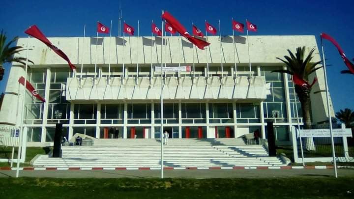 بنزرت صيانة قصر المؤتمرات محاولة لإنقاذ ذاكرة مدينة من الاندثار.