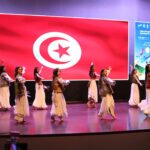 حين ترسم الرياح فرح الطفولة في افتتاح المهرجان الدولي للطائرات الورقية ببن عروس