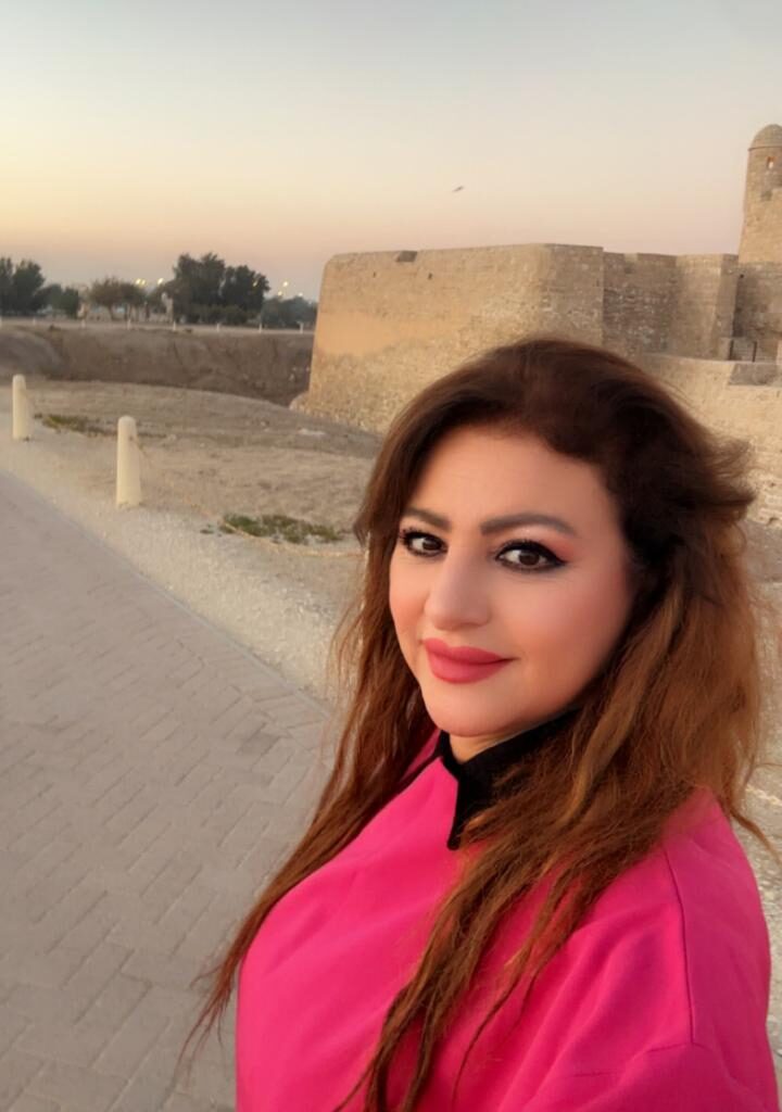 مباشرة من البحرين الإعلامية وداد محمد تقول ” أعيش يوميا على دوي الانفجارات وصوت صفارات الإنذار وشكرا لكل من سأل عنا وتابع وضعنا