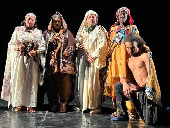 الصحراء كمتاهة للذات والبحث عن الوجود  في قراءة للعرض المسرحي “سراب” لحافظ خليفة ￼